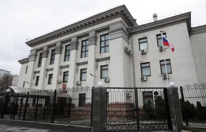 Парк, паркінг і росіяни. Земельна комісія підтримала проєкти рішень про припинення оренди ділянок в Києві росіянами