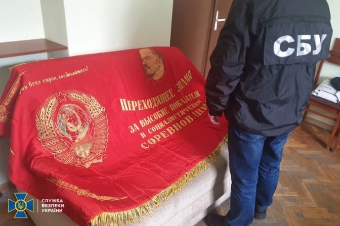На Львівщині СБУ затримала чоловіка, який поширював комуністичну символіку