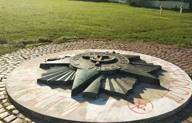 У Львові незабаром демонтують радянський орден із Марсового поля