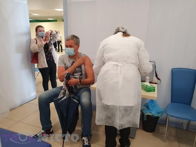 Як у Львові вакцинуватимуть від Сovid-19 цього тижня. Графік роботи центрів