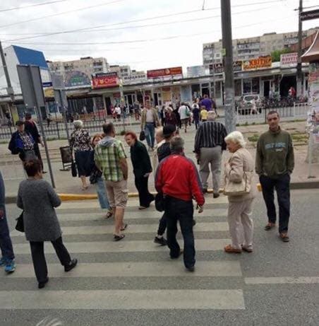 Львів’яни знову перекрили вулицю через невивезене сміття. Фото