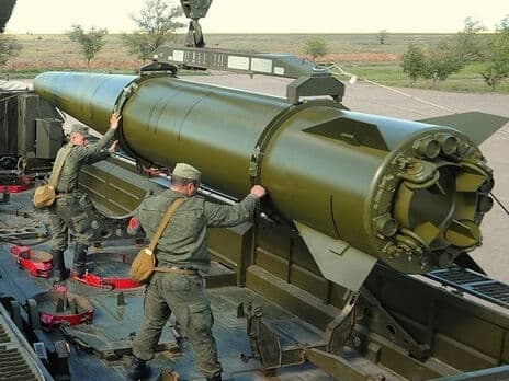 Росія не може виробляти достатньо ракет великої дальності, – британська розвідка
