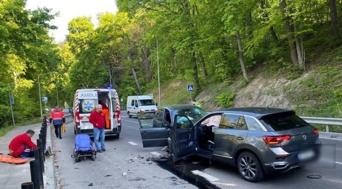 Біля Львова сталася ДТП з потерпілим. Рух ускладнений. Оновлено