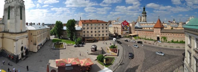 Як змінилася площа Митна у Львові. Фотопорівняння