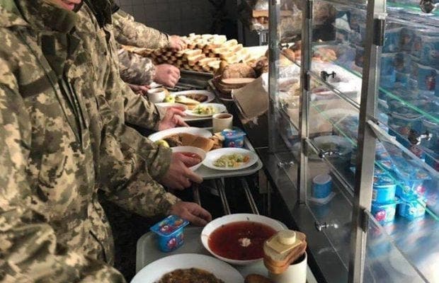 У медзакладах Львова впровадять програму покращеного харчування для військових