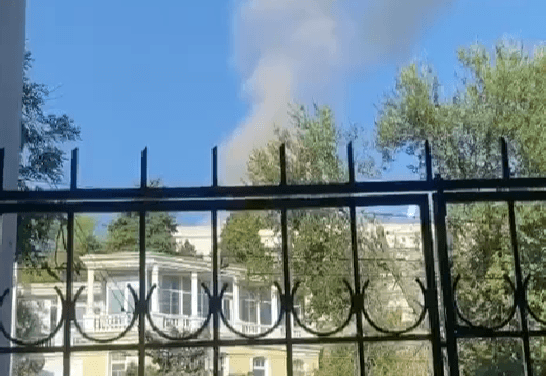 У Севастополі горить штаб Чорноморського флоту рф
