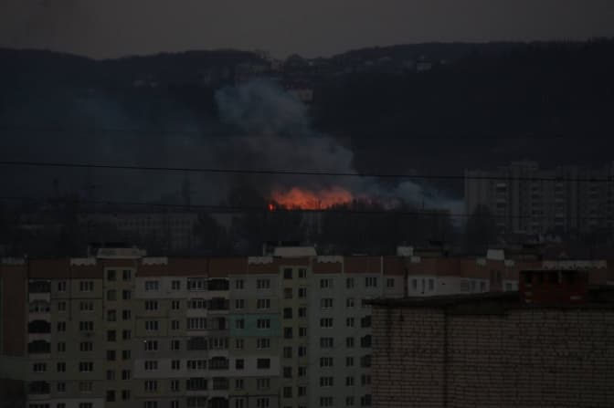 На горі Баба Род у Львові сталася пожежа. Фото. Доповнено