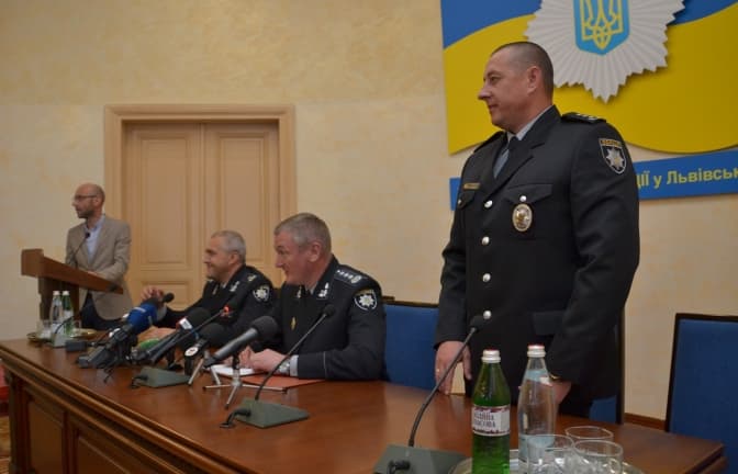 «Ви вже на Львівщині». Як представляли нового очільника поліції області