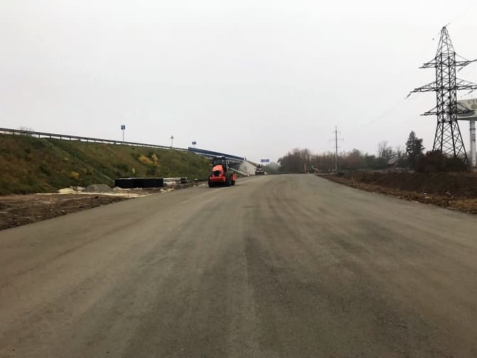 Як будують нову транспортну розв’язку біля Львова. Фото
