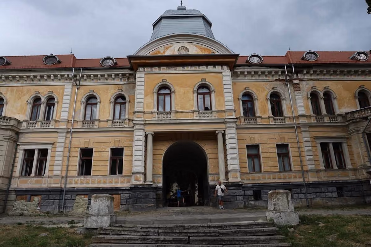 На Львівщині для туристів відкрили Вітальню Гредлів у приміщенні історичного палацу