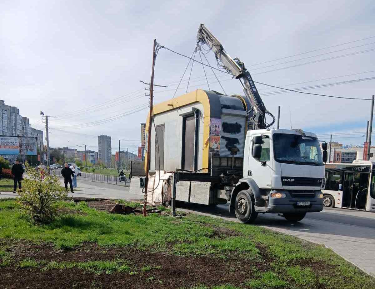 У Львові демонтували три МАФи у різних районах міста