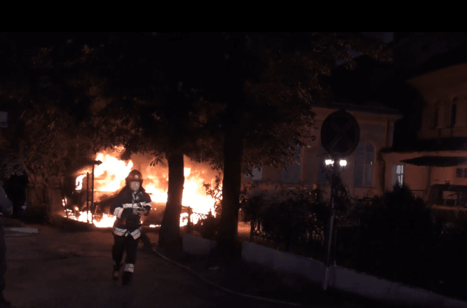 На території медуніверситету Львова виникла пожежа. Відео