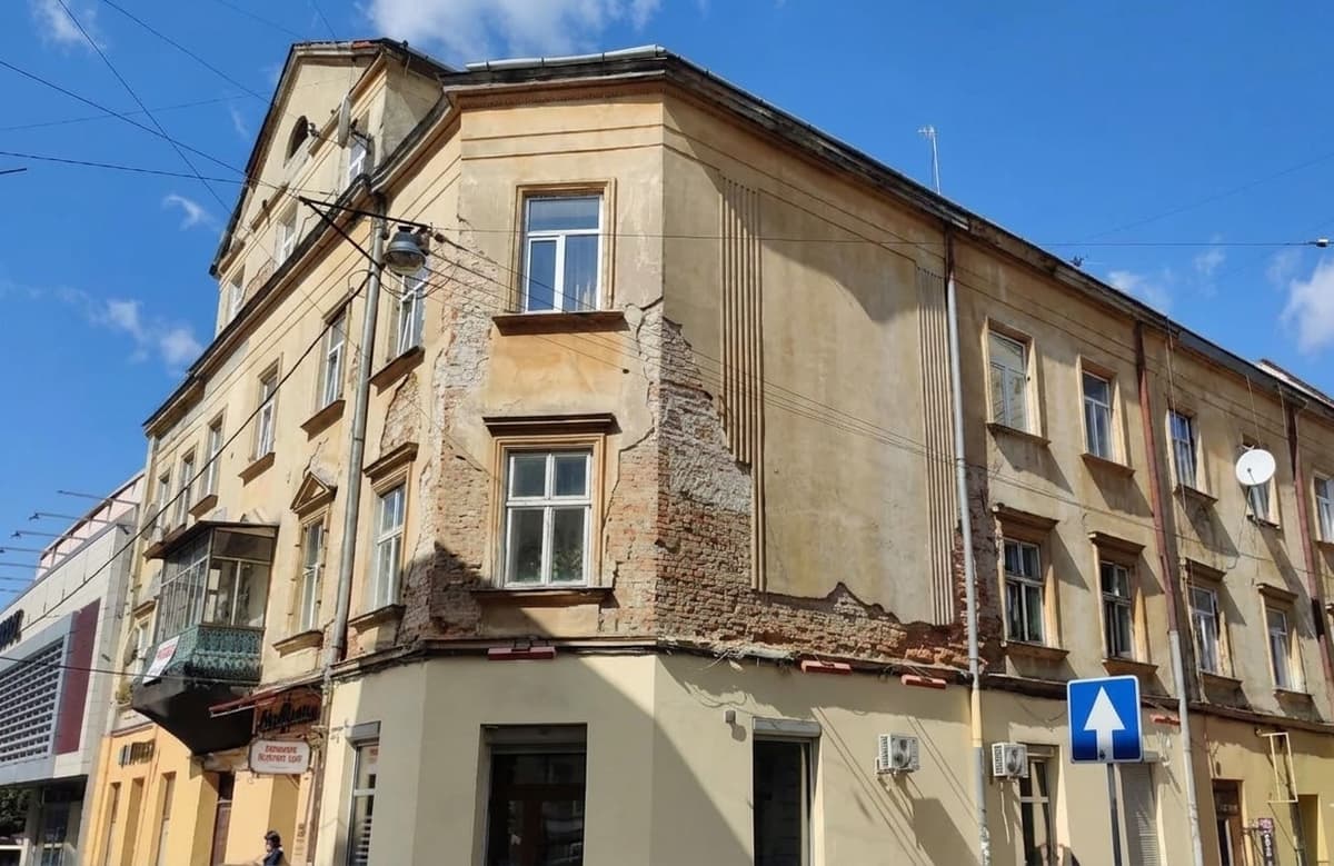 "Не знали, що це пам’ятка". Власники пояснили втручання у ймовірно аварійну квартиру в кам'яниці Львова