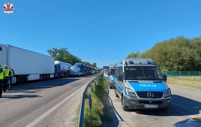 Польські перевізники заблокували дорогу до одного з пунктів пропуску на західному кордоні