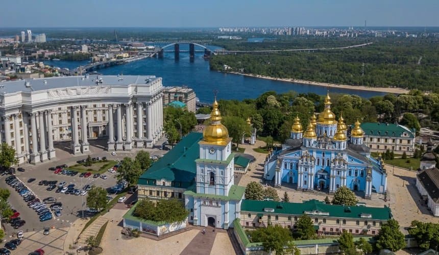 Від тепла до прохолоди: якою буде погода у Києві та області на вихідних