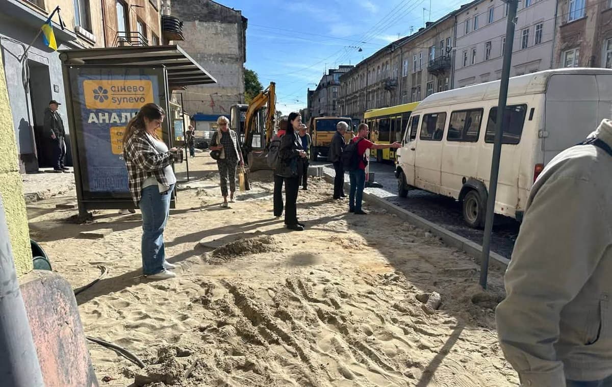 Облаштують зупинку на Личаківській у Львові: тривають підготовчі роботи
