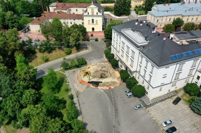 На час ремонту колектора вулиця Кривоноса у Львові стане двосторонньою