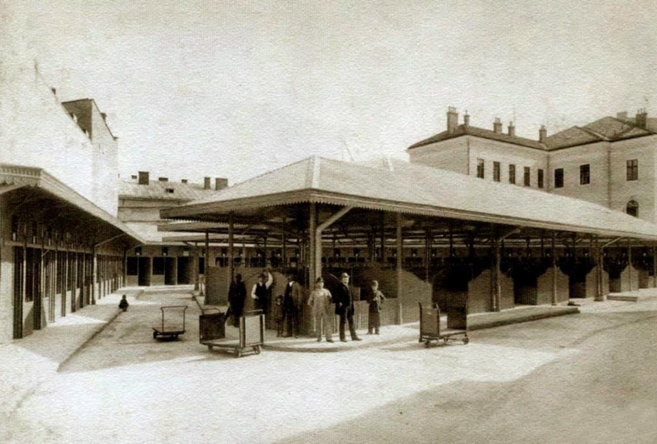 Новозбудований Галицький ринок біля площі Галицької. Фото 1892 року