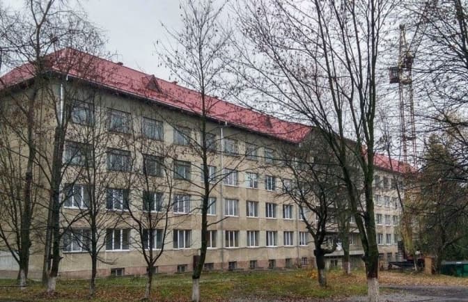 Чотирьох лікарів у Новому Роздолі судитимуть за смерть вагітної дівчини