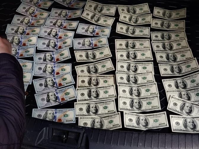 Посадовця Міносвіти викрили на хабарі в 300 тисяч гривень