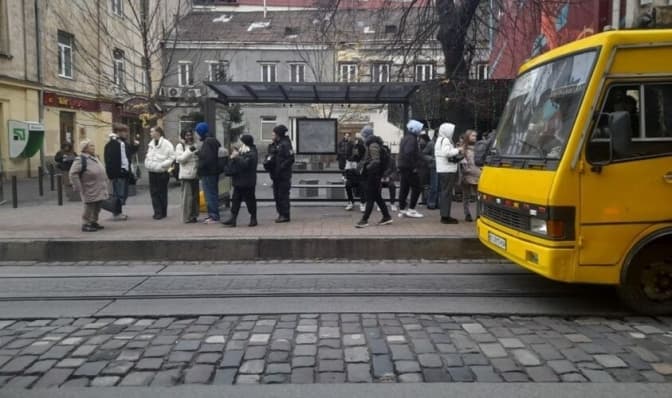 У центрі Львова тимчасово перенесуть зупинку громадського транспорту
