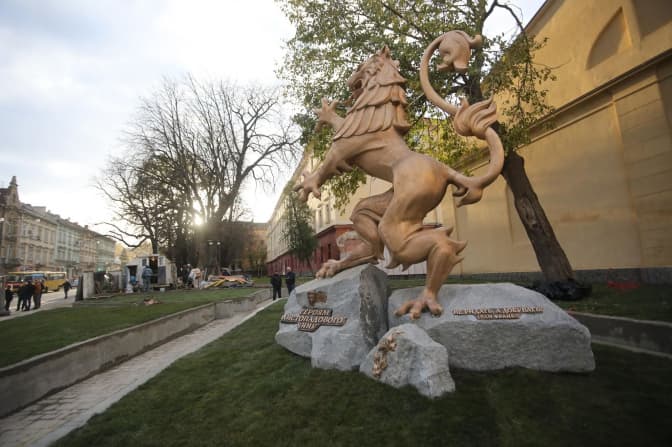 Встановленого Львівською міськрадою до 100-річчя ЗУНР пам'ятника посвятять у пластуни