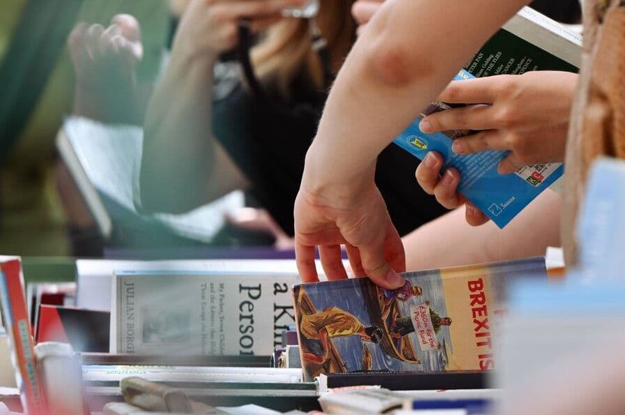 "Книжкова площа" знову зібрала тисячі книголюбів / фото ЛМР