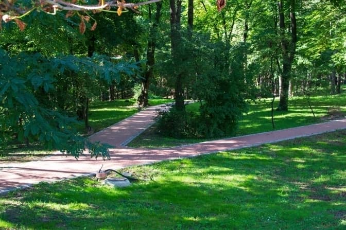 В одному із парків Львова облаштували три оздоровчі маршрути для реабілітації та прогулянок