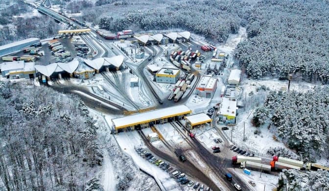 На українсько-польському кордоні запрацювала електронна черга. Як зареєструватися