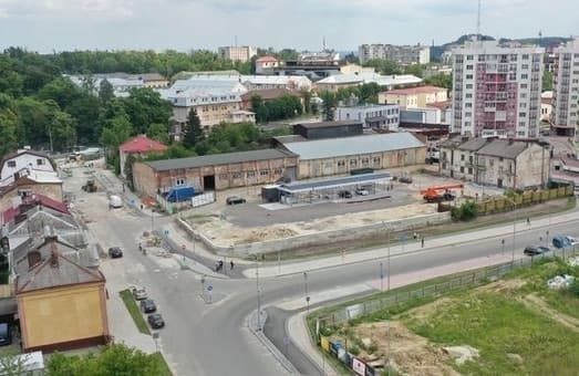 ФОТО: КВАЗІКІЛЬЦЕ НА ВУЛ. ШЕВЧЕНКА/СПРАВЖНЯ ВАРТА
