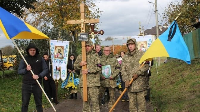 На Львівщині парафіяни московського патріархату перешкоджали похорону військового