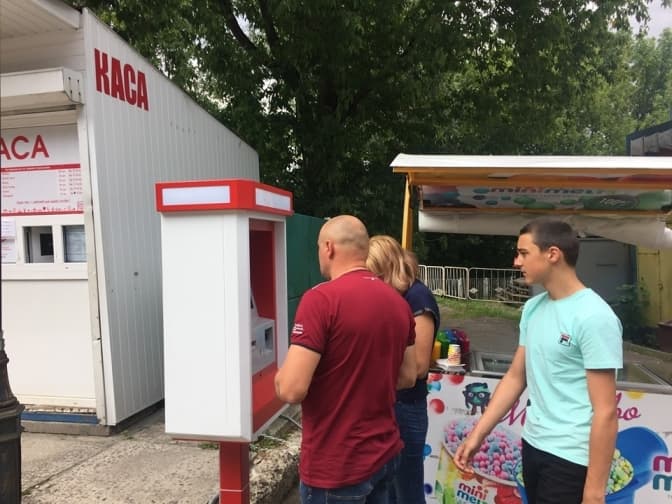У львівському парку культури встановили термінал для купівлі квитків