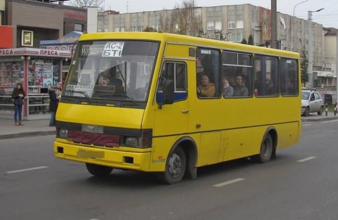 Від сьогодні у Львові не курсуватимуть приміські маршрутки