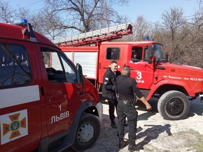У львівському парку Знесіння вигоріло близько 4 гектарів заповідної зони. Фото, відео