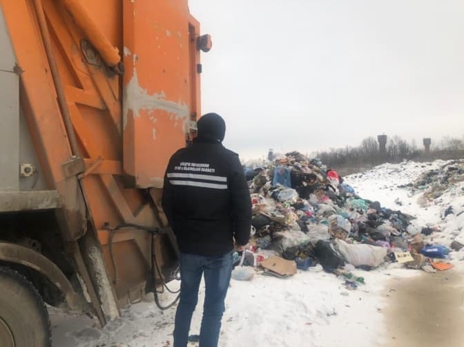 На Львівщині упіймали підприємців, які створили стихійне сміттєзвалише
