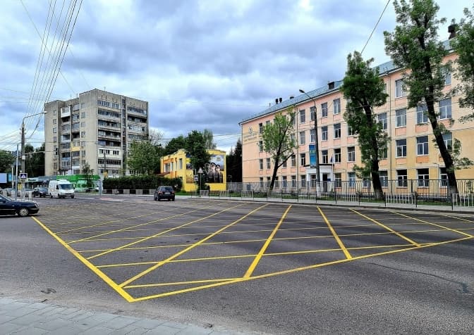 У Львові нанесли першу розмітку-«вафельницю»