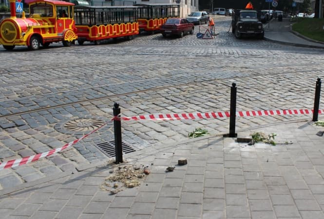 16 вулиць Львова, де встановлять стовпці