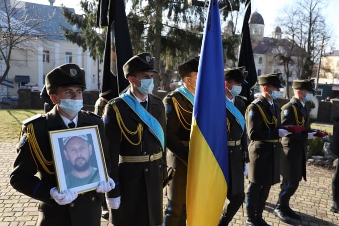 На Львівщині попрощались із сержантом Віталієм Павлисько, який шість років захищав Батьківщину