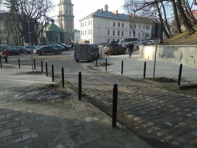 У Львові перекривають рух на вулиці Просвіти. Схема
