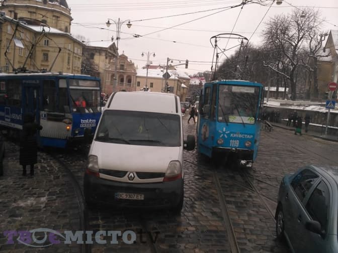 Ситуація на дорогах Львова: затор у центрі міста