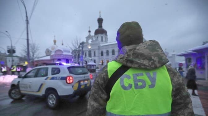 Стало відомо, хто з УПЦ (МП) потрапив під санкції, та як живуть без світла старенькі люди. Підсумки доби