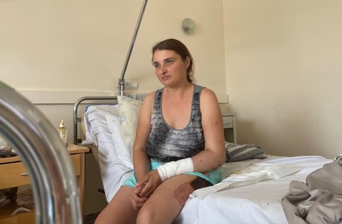 Львівські лікарі врятували жінку, родину якої обстріляли на Донеччині