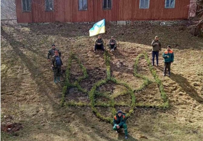 На Львівщині у парку Сколівські Бескиди висадили вічнозелений тризуб