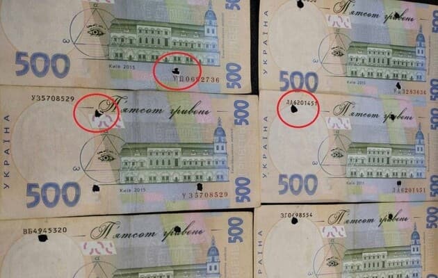 На Заході України виявили виведені з обігу гривні, які зберігалися у сховищі банку в Херсоні