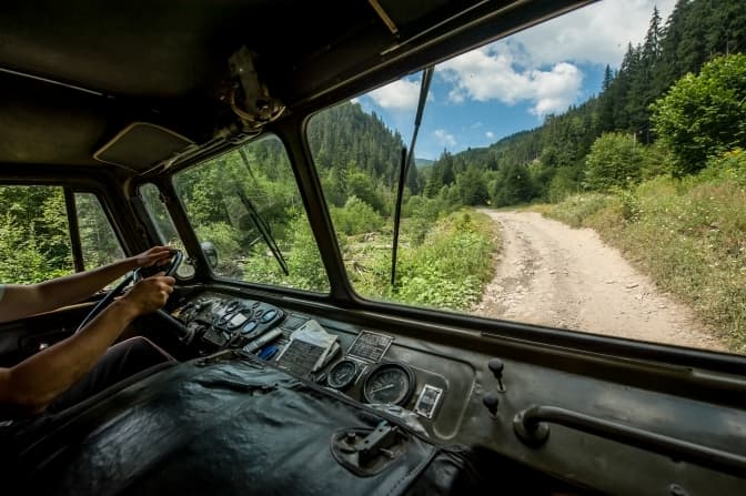 Гори та джипінг: Автотрофі по бездоріжжю українських законів