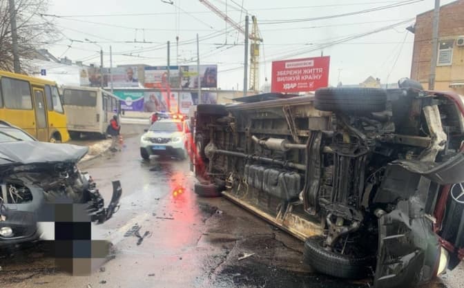 У Львові трапилася ДТП за участі чотирьох авто. Є потерпілий