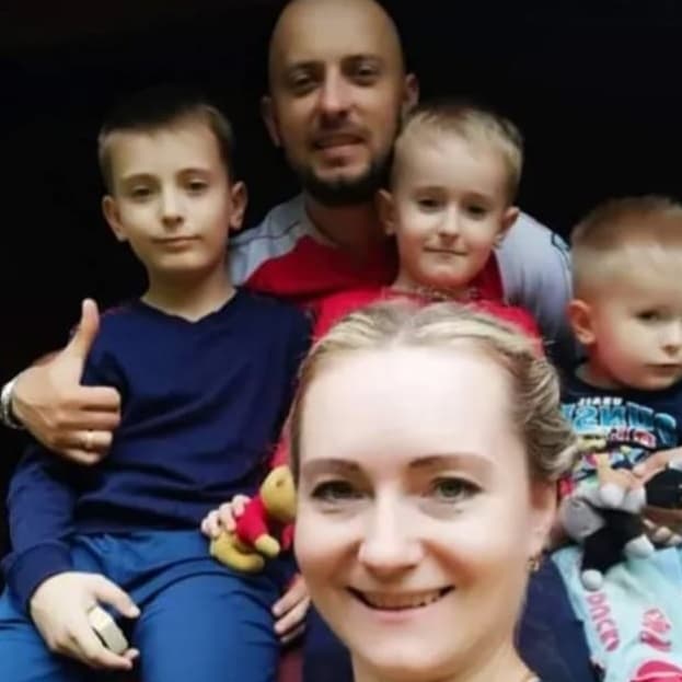 На Львівщині автомобіль збив на тротуарі сім’ю з двома дітьми. Потрібна термінова допомога