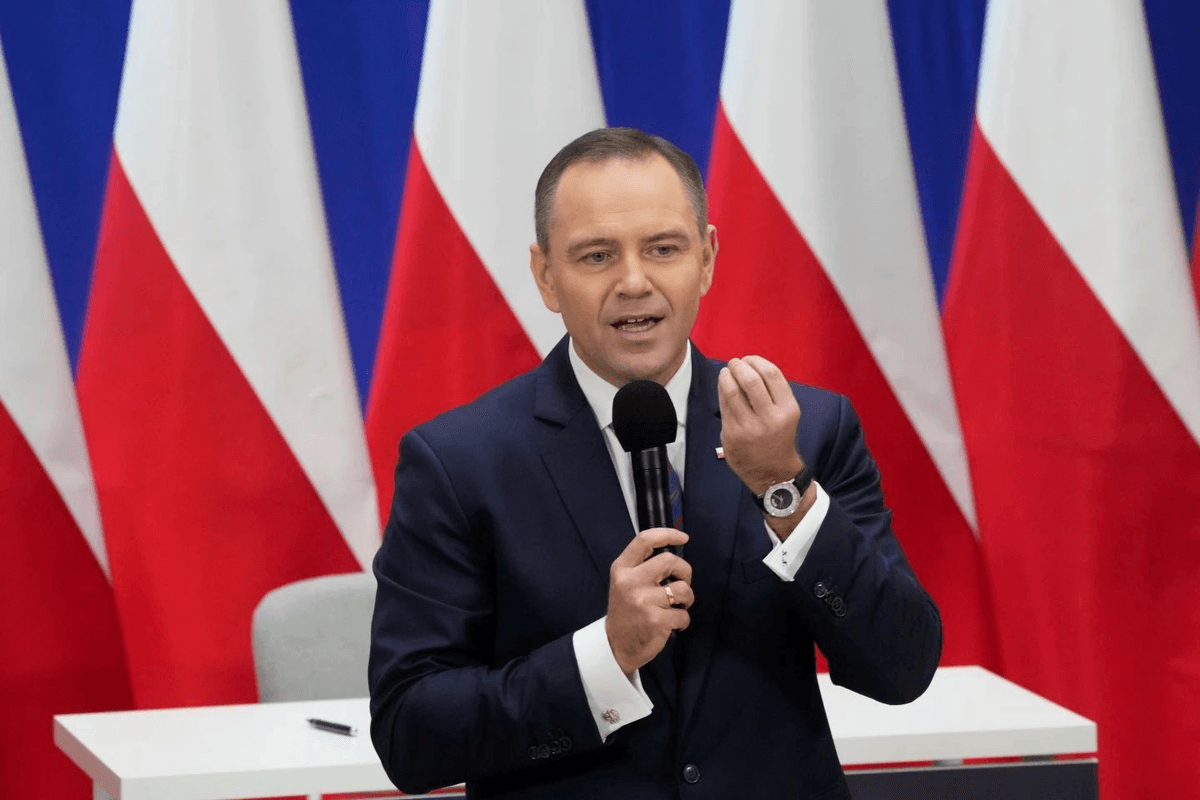 Польща не може змиритися з рішенням Зеленського про “Героїв УПА”, але “ще трохи почекає”