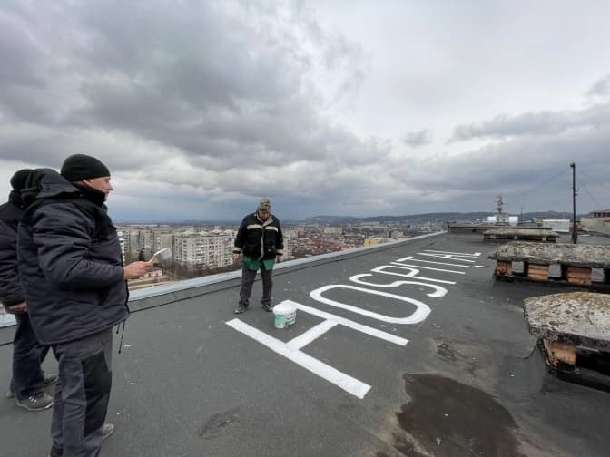 Три лікарні Львова стали госпіталями і мають позначки Червоного Хреста