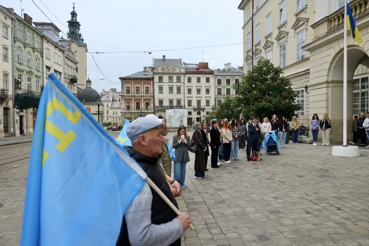 Біля Ратуші у Львові також вшанували пам’ять жертв депортації кримськотатарського народу / фото ЛМР